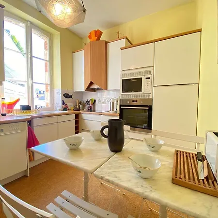 Appartement T5 - Commerce Et à Proximité - Centre De - Lb682-002 *